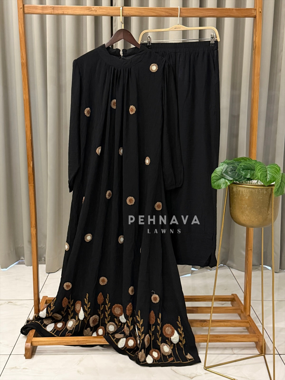 Halter neck Noodle Embroidered Suit 5006