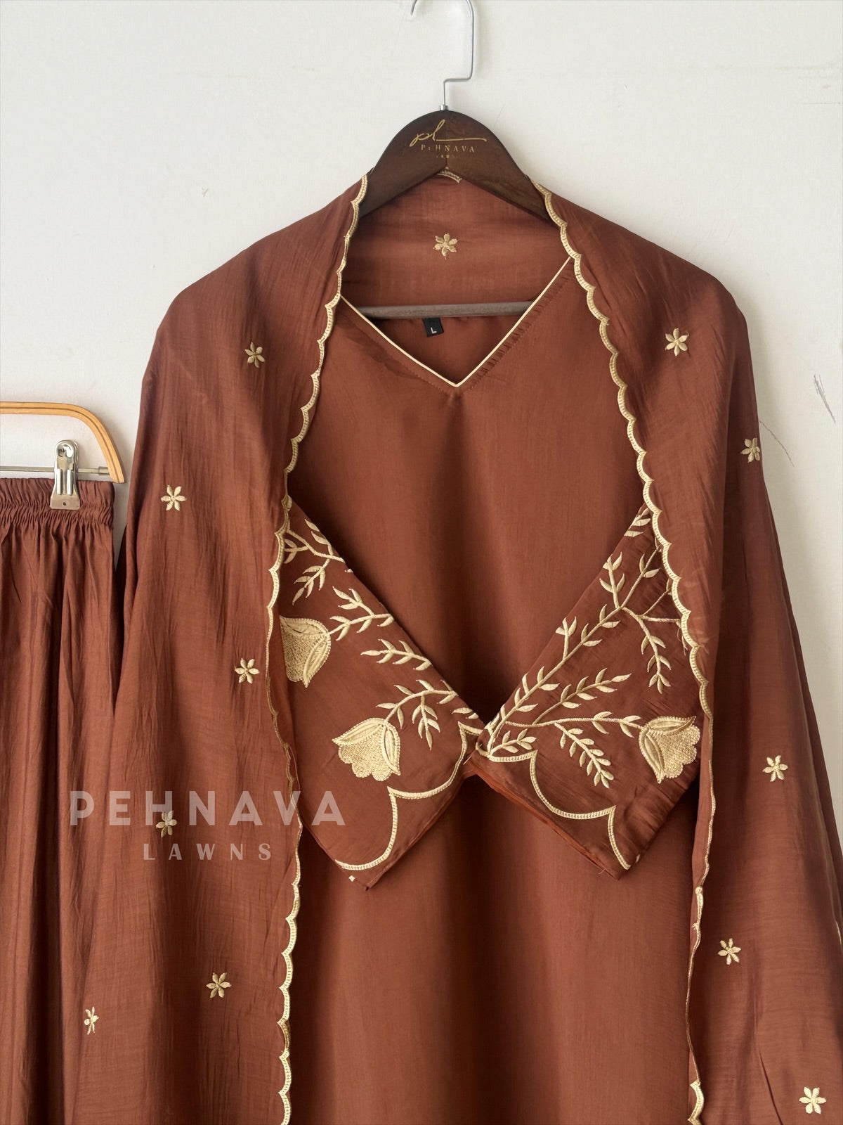 Chanderi Scallop Embroidery Set 3243 RR124