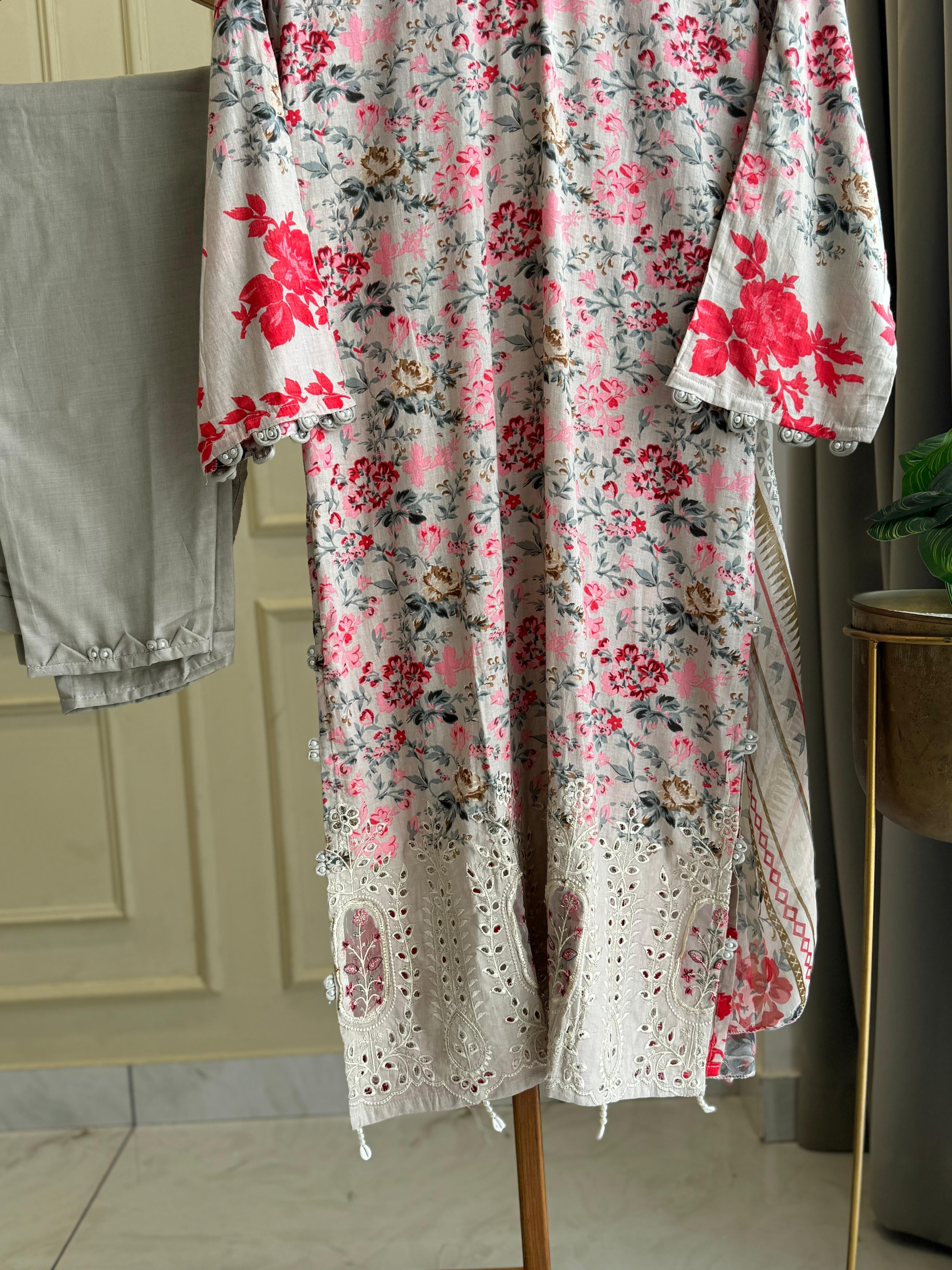Floral Patterned Ready to Wear Suit-002