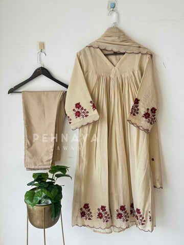 Handworked pleated suit [6-8 Days Dispatching Time] - Pehnava Lawns