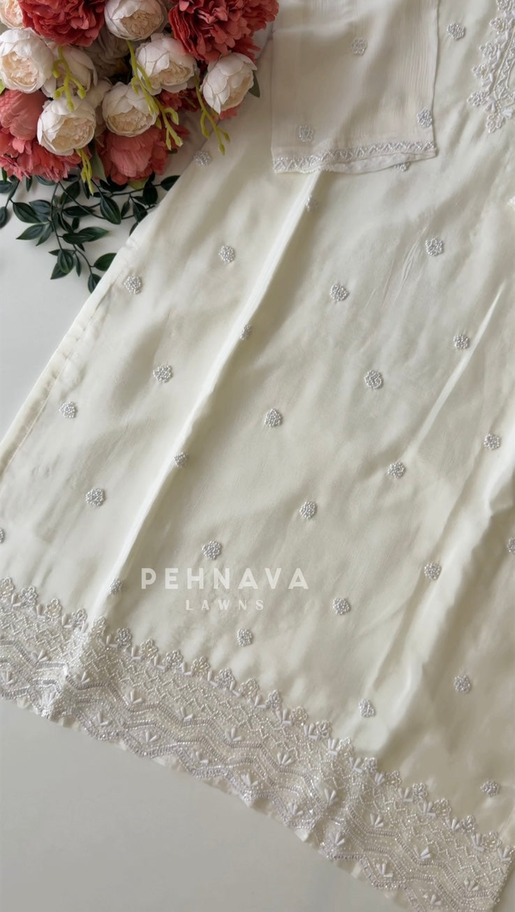 Premium Handworked Chinnon Ensemble 8928