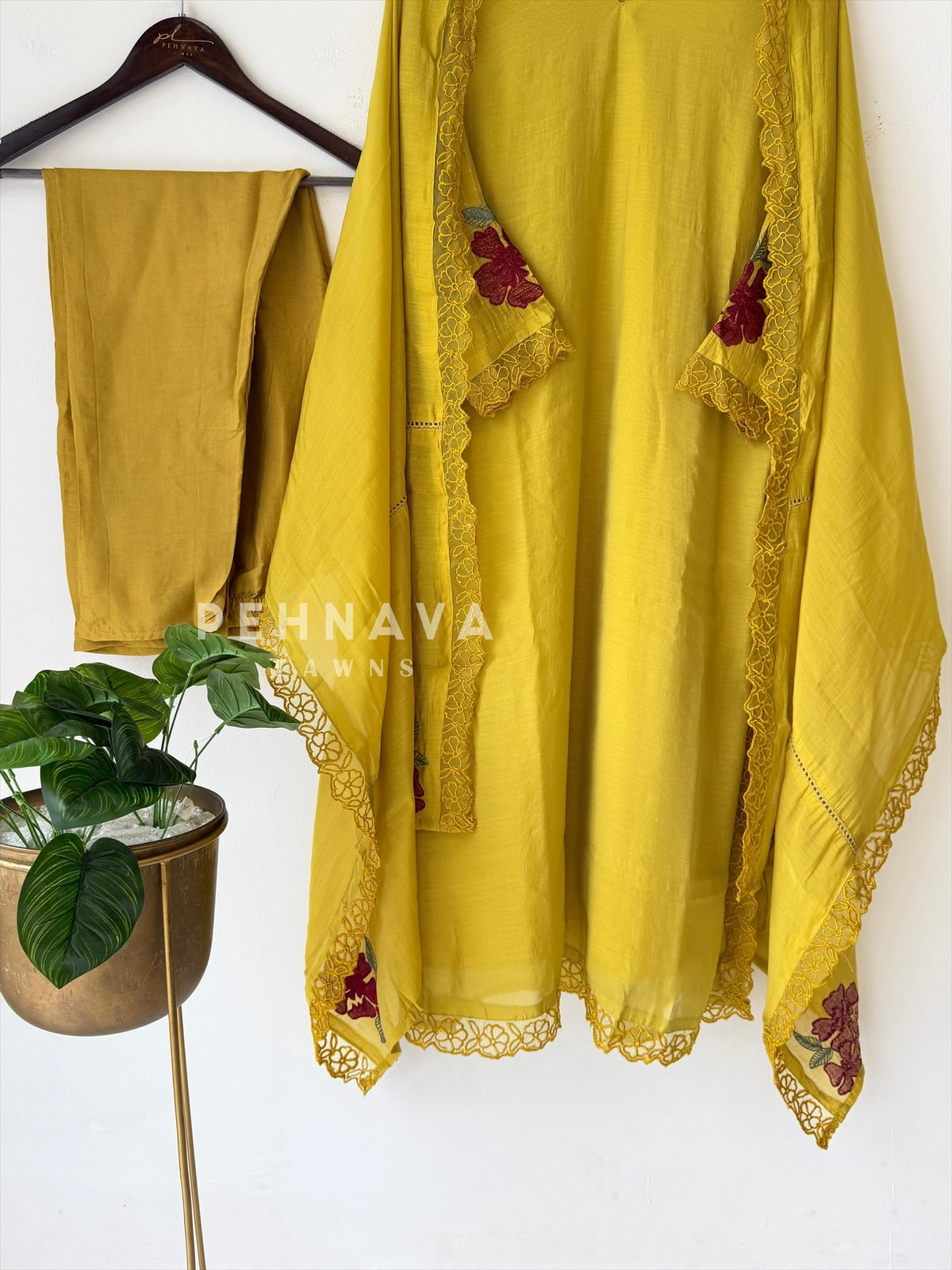 Lace‑Trimmed Embroidery Lawn Suit-16327