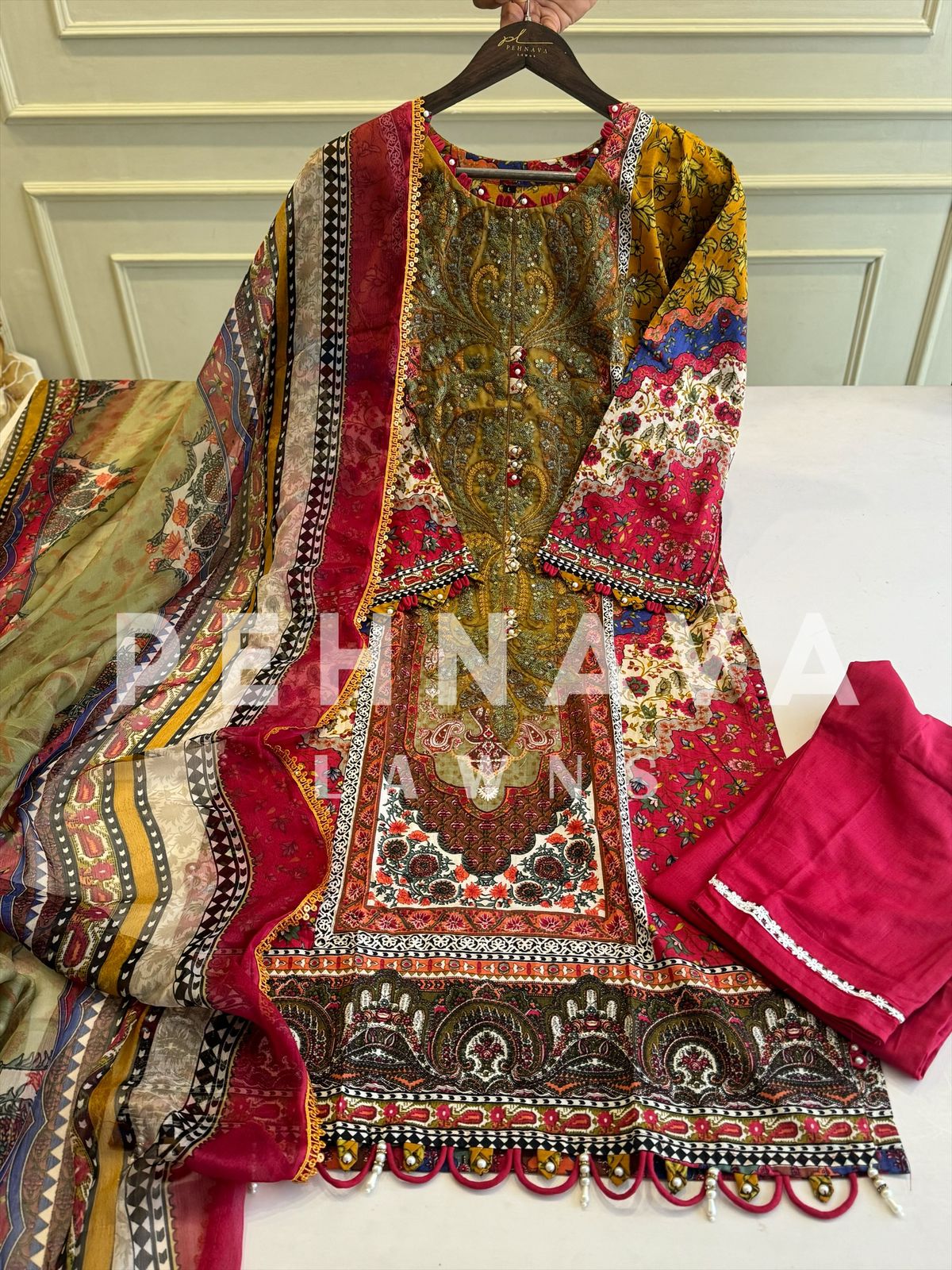 Floral Printed Ethnic Pak-Suit Ft. Chiffon/Cotton Dupatta-221