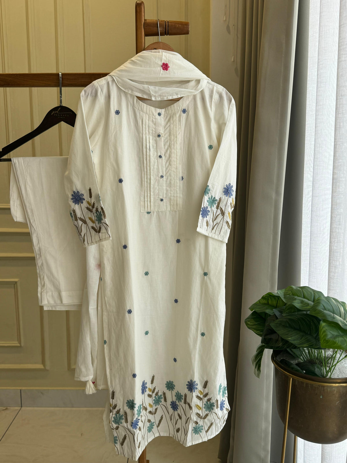 Casual mul-cotton embroidered Suit