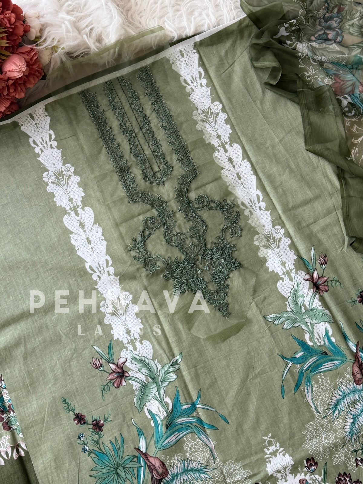 Signature Printed Lawn Unstitched Suit-1894