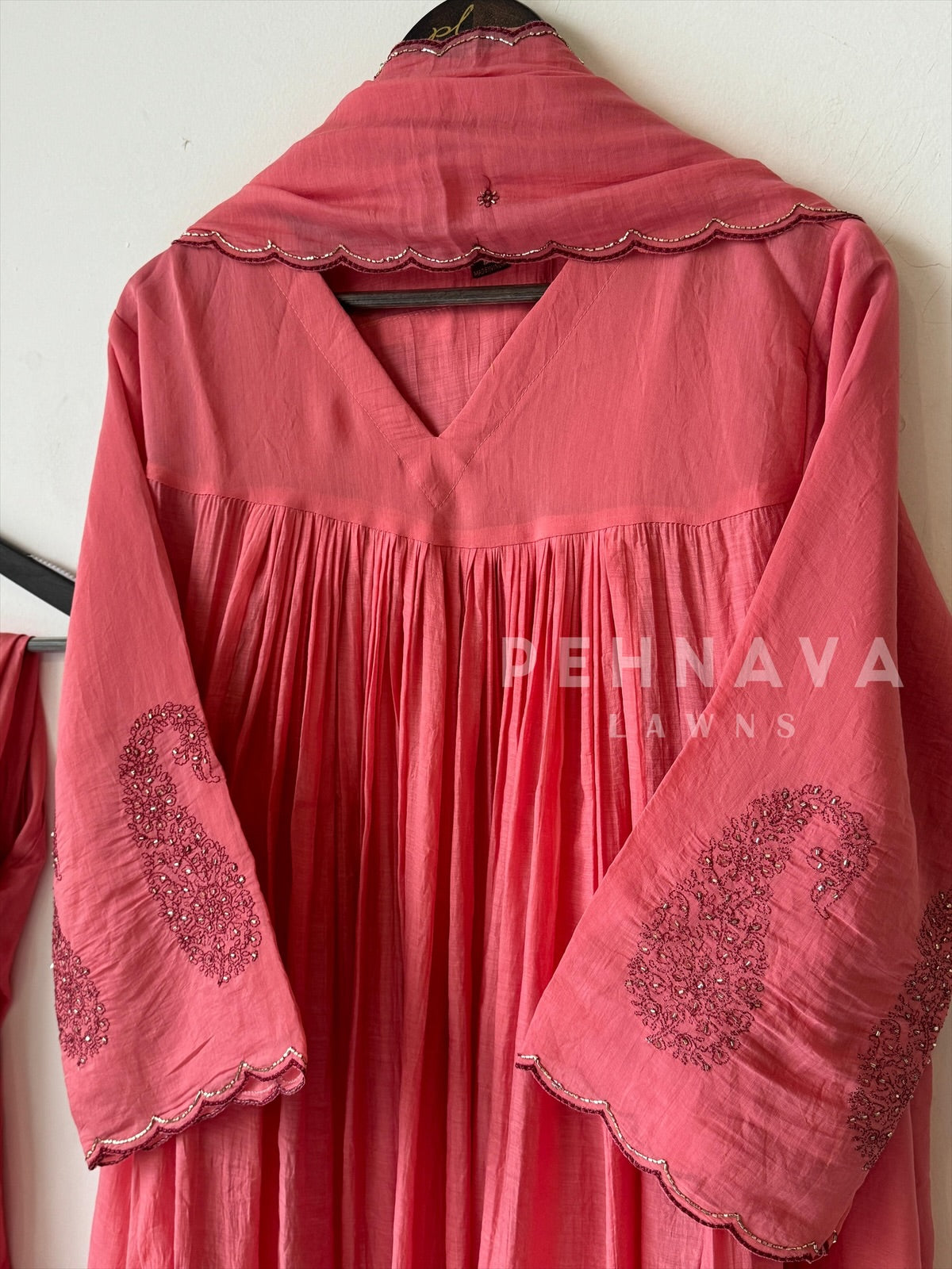 Classic Paisley Chanderi Suit [6-8 Dispatching time] - Pehnava Lawns