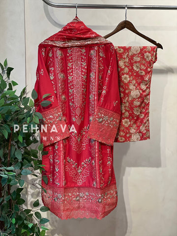 Luxurious trendy pure lawn