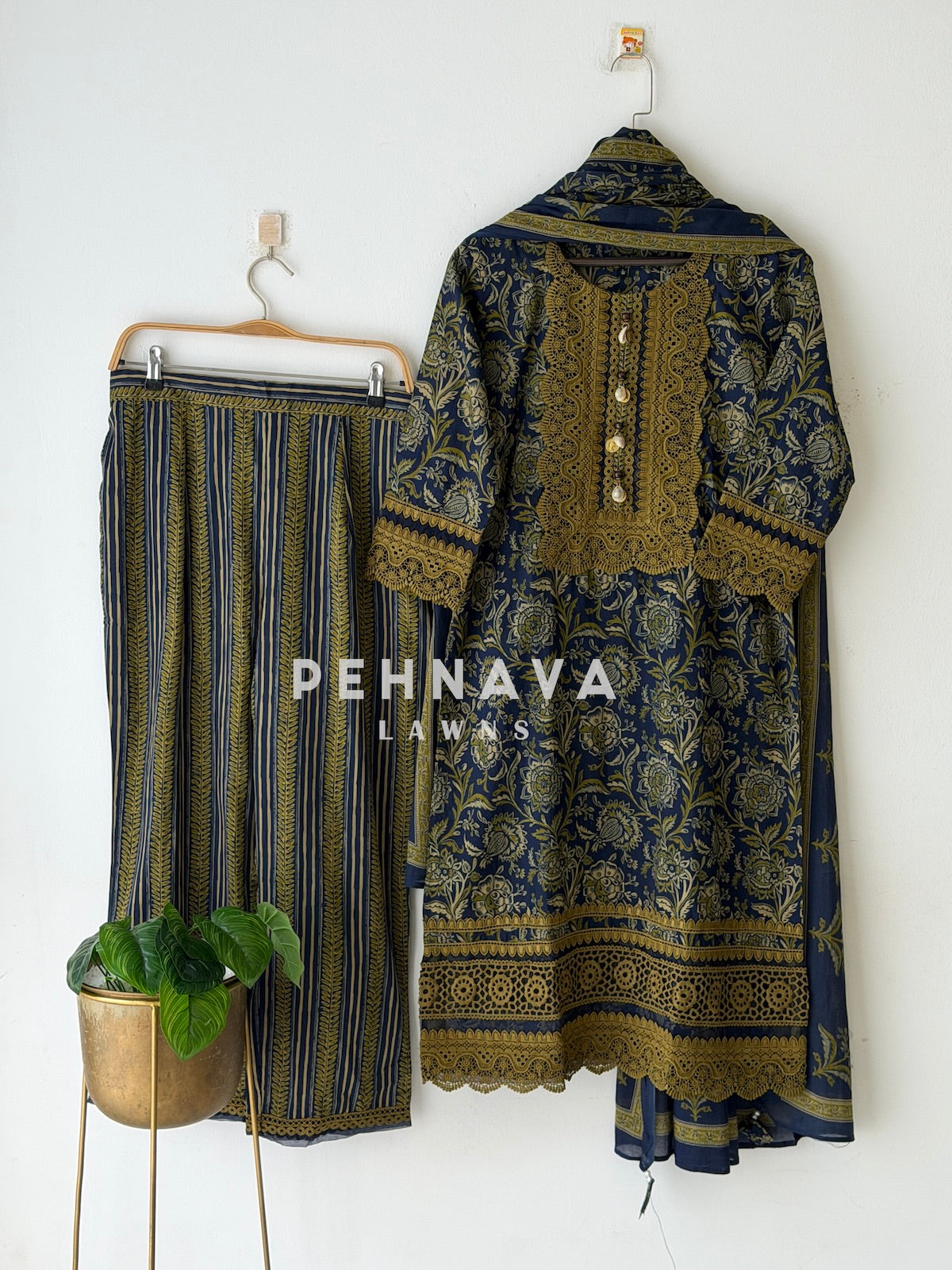 Lace Trimmed Printed Suit Set