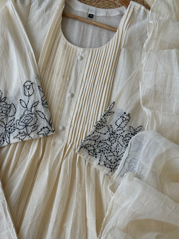 Cotton suit with knot-work detailings-4049