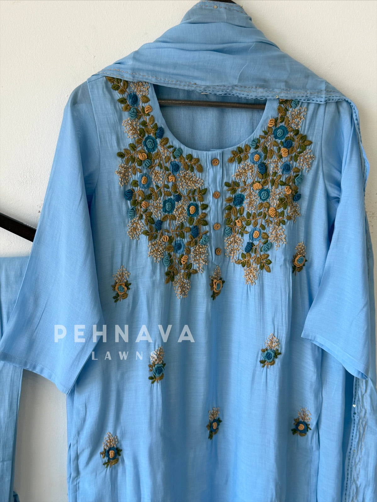 Thread Embroidered Chanderi Suit