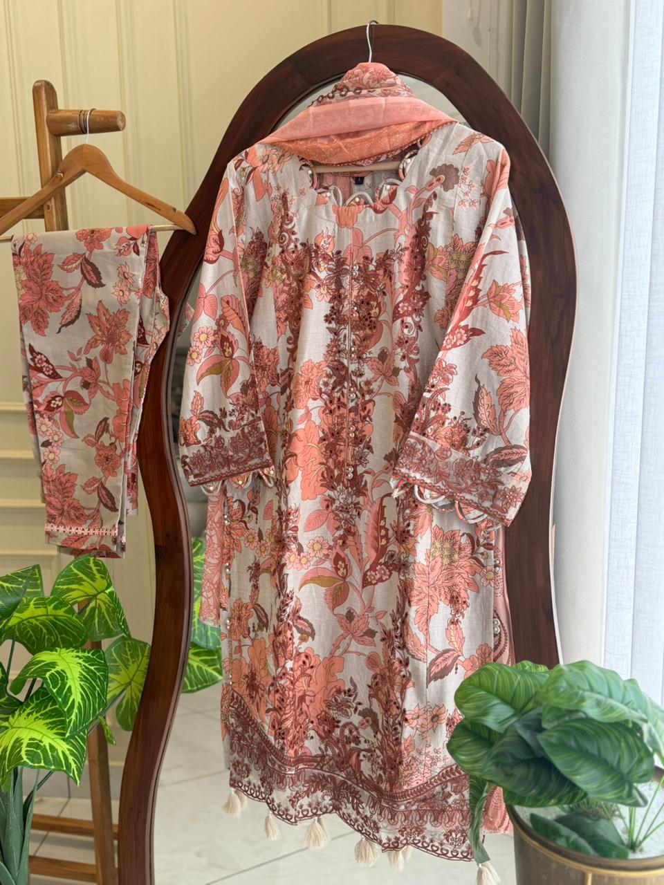 Traditional Embroidery Detailed Suit-5