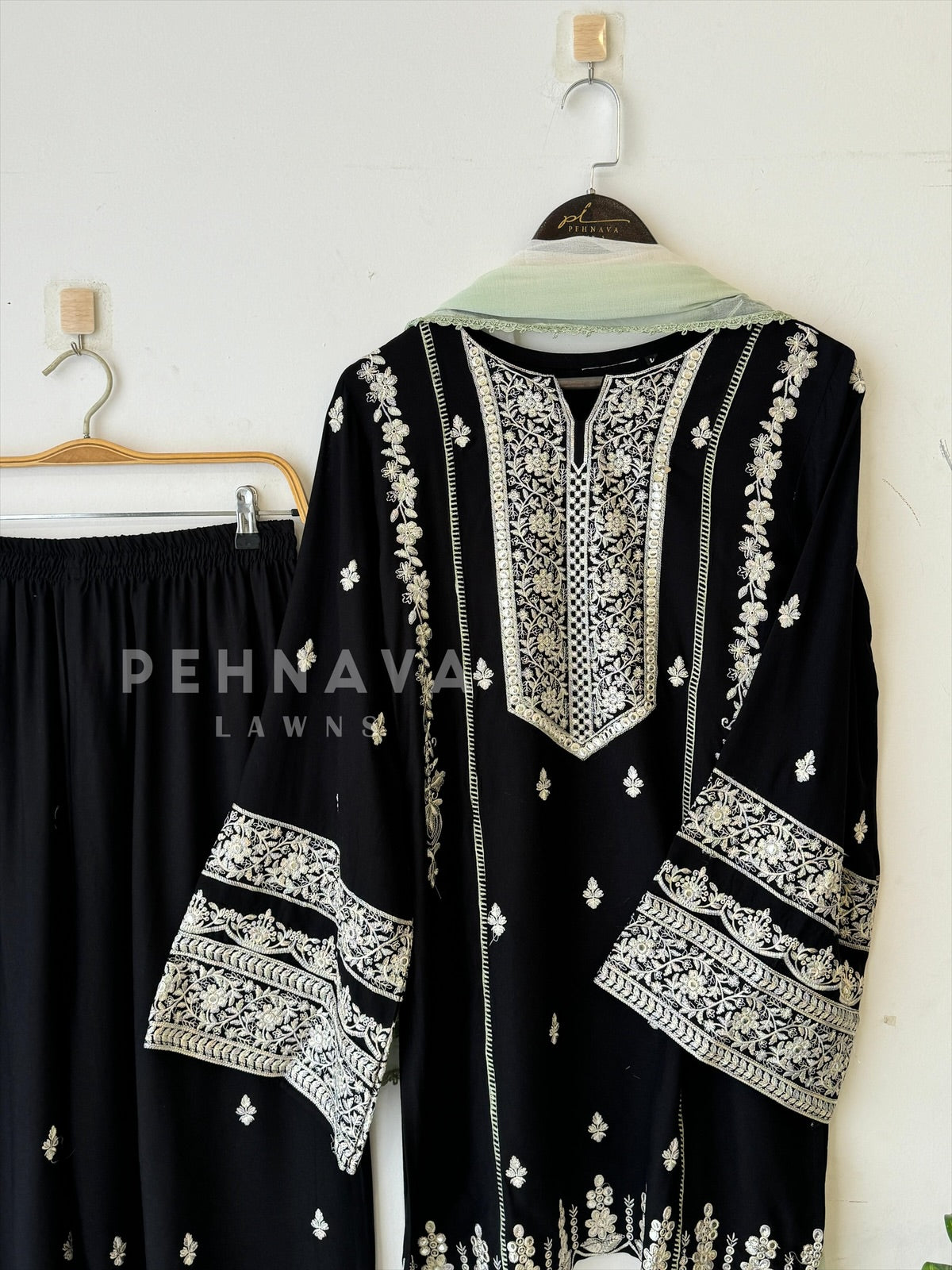 New White&Black Trendy Farshi Salwar 259 - Pehnava Lawns