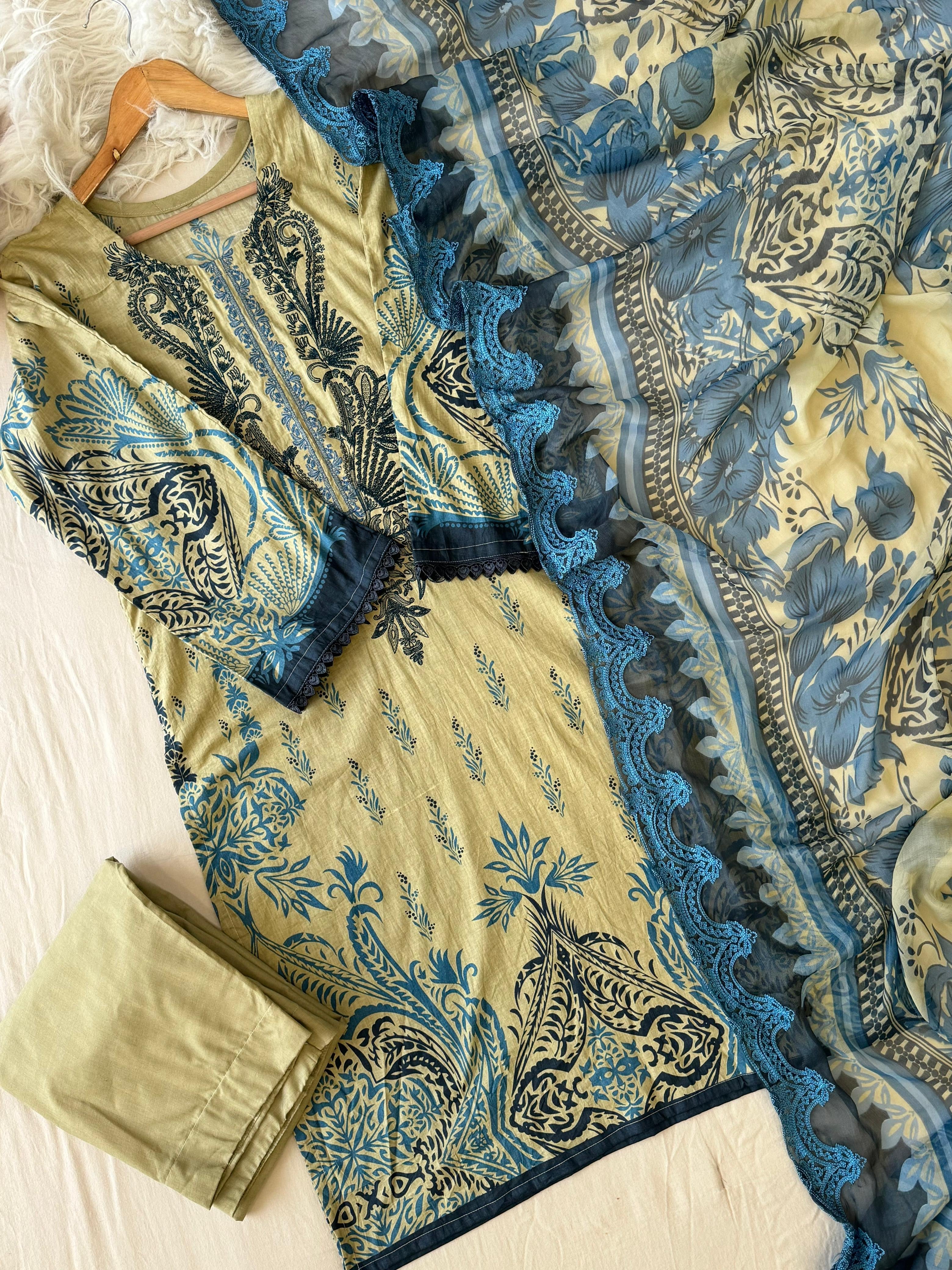 Floral Printed Unstitched suit 3971