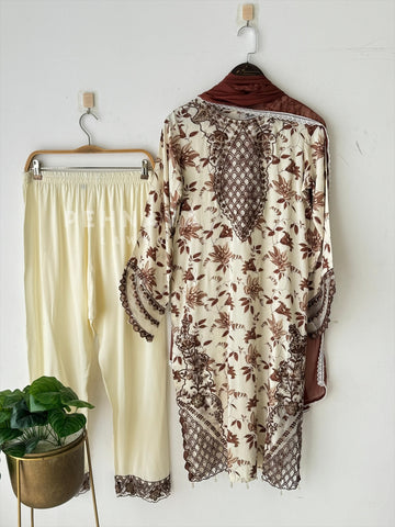 New Floral Embroidery Kurtha Set-247