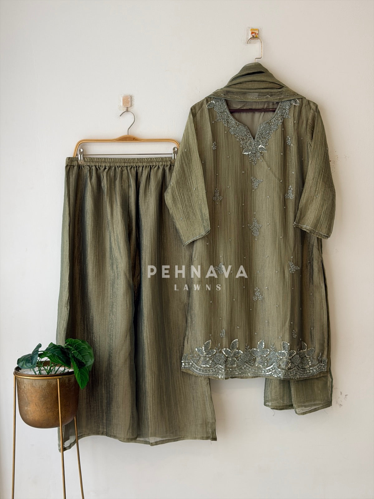Tissue Handworked Three Piece Suit 8934