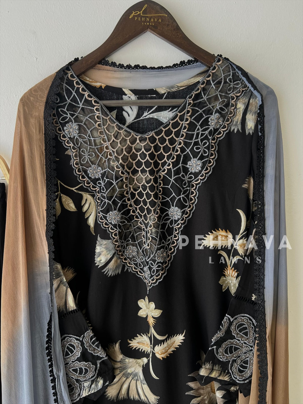 New Floral Embroidery Kurtha Suit