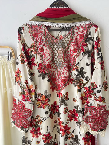 New Floral Embroidery Kurtha Suit Set-LRC 272