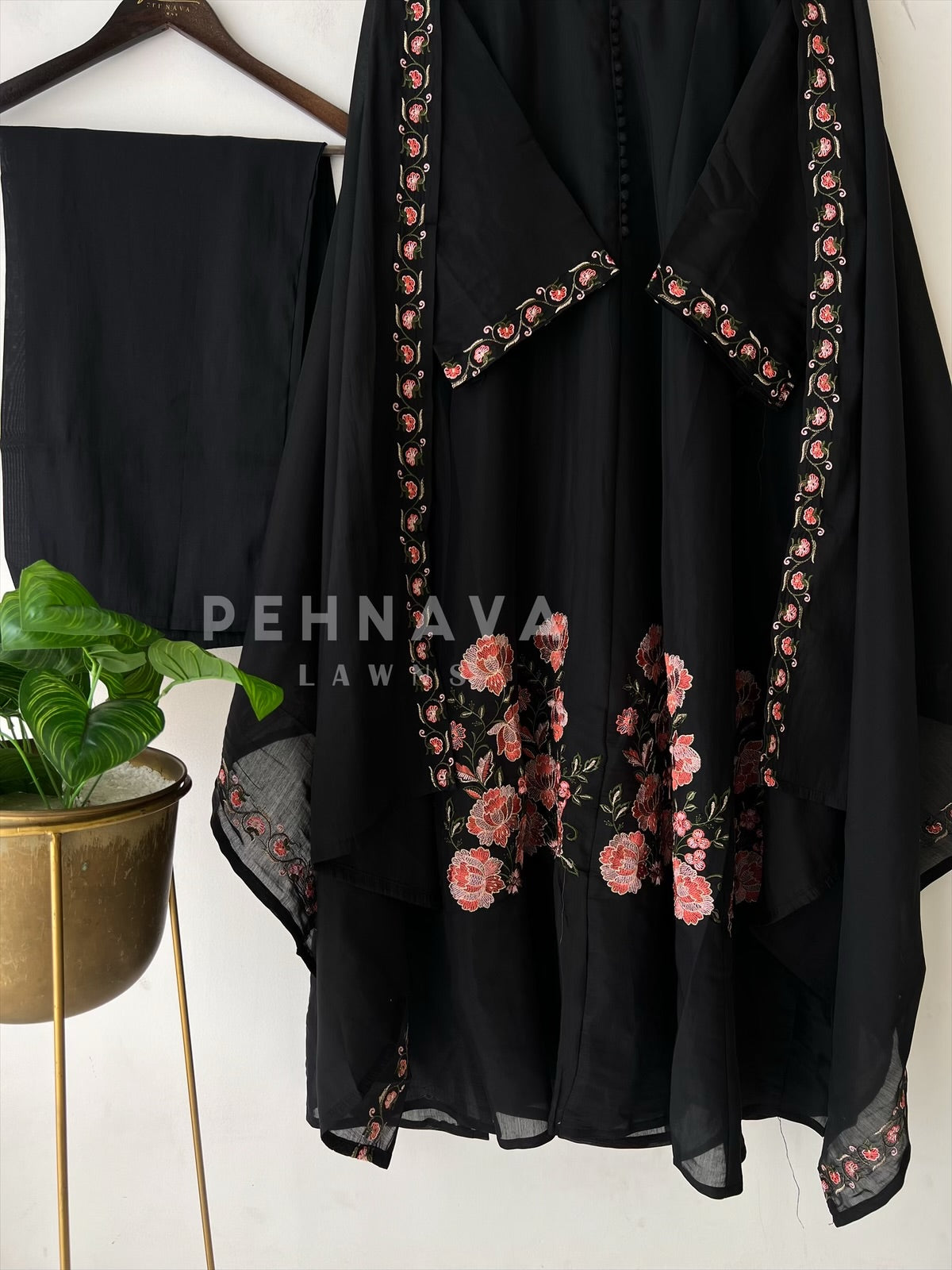 Floral Embroidered Panel Cut Suit-3478 - Pehnava Lawns