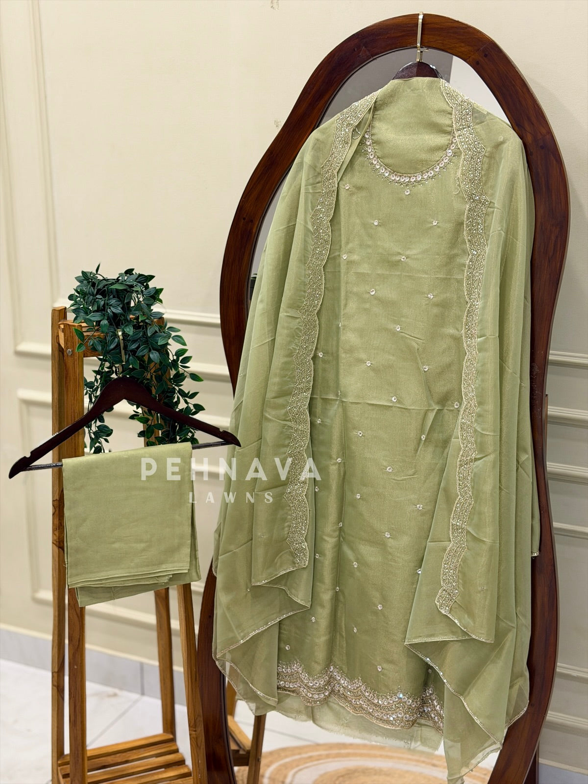Tissue Handworked Unstitched Suit-302
