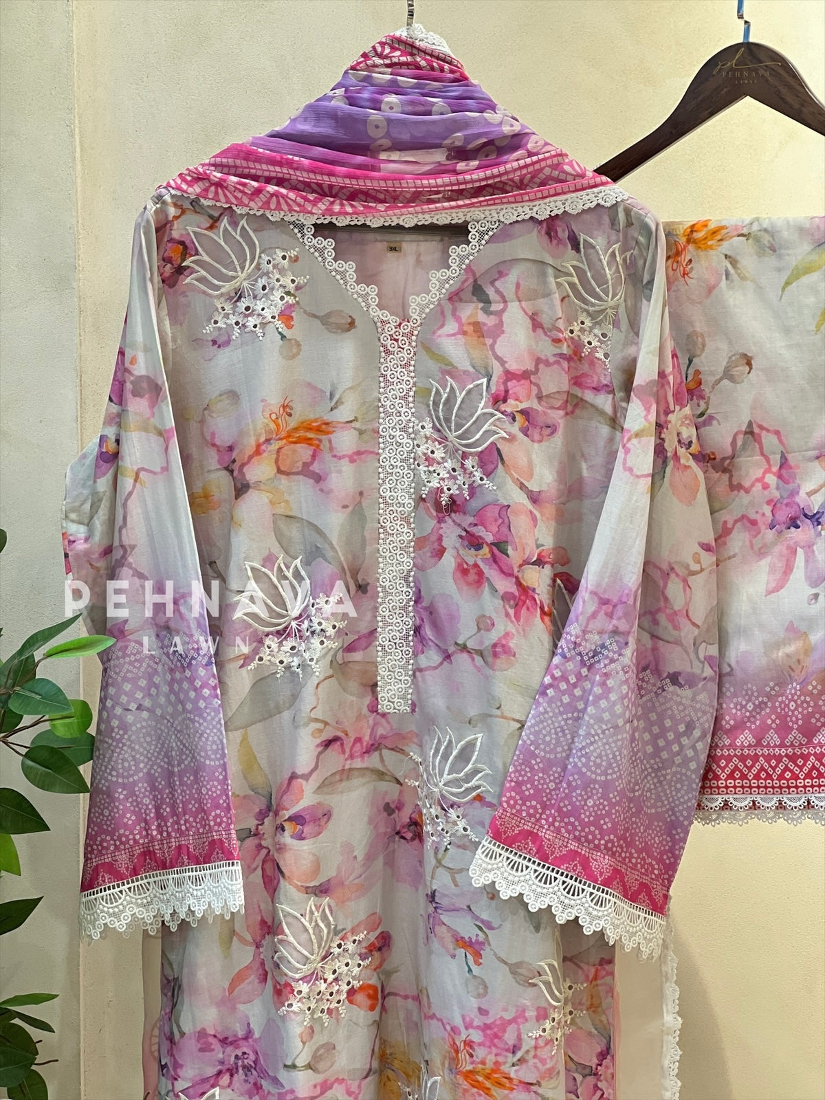Luxurious trendy pure lawn