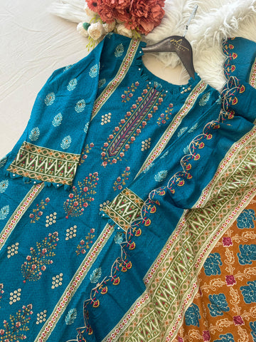 Casual Embroidered Pakistani Suit-8