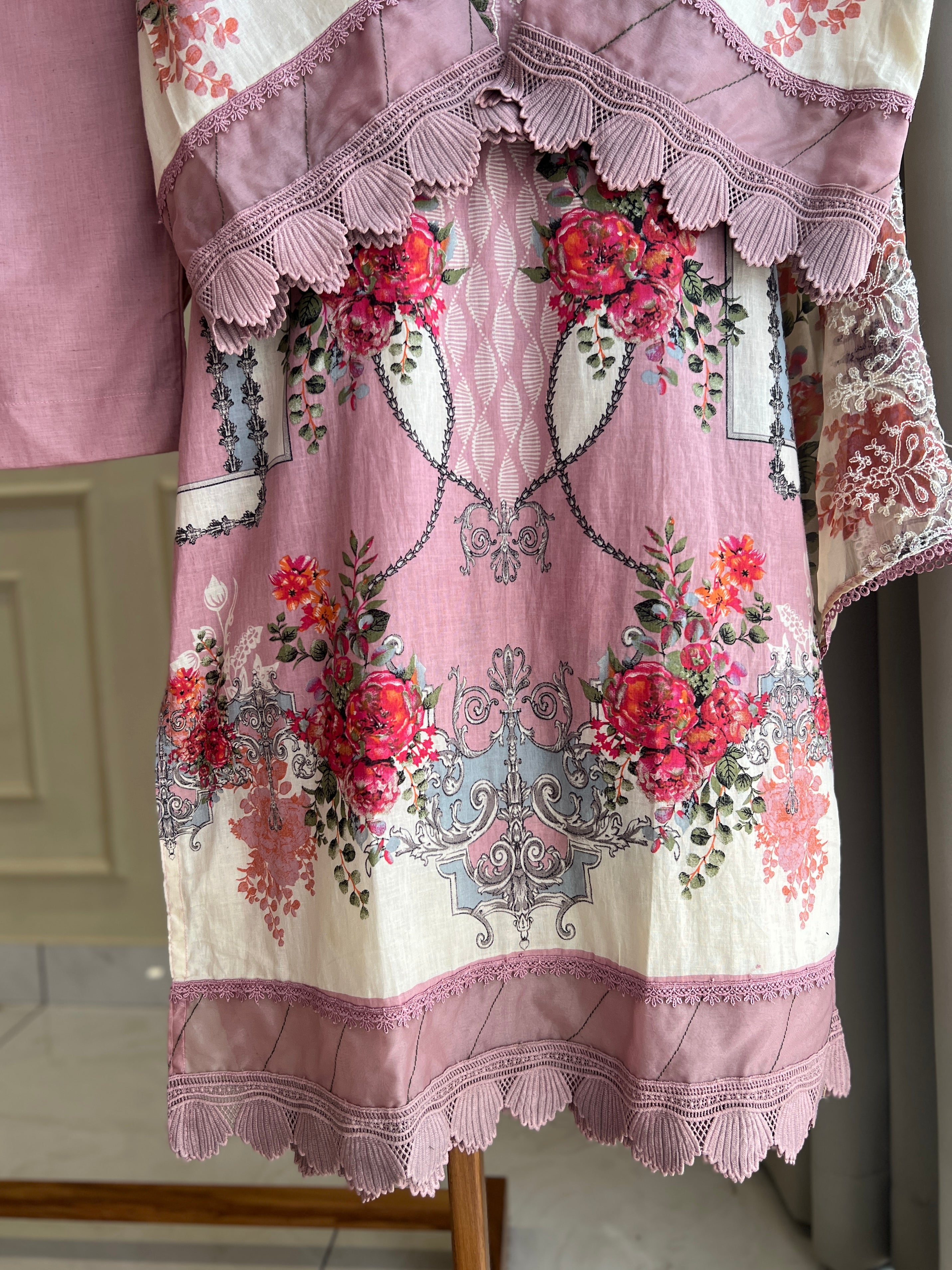 Lace Detailed Lawn Suit - Pehnava Lawns