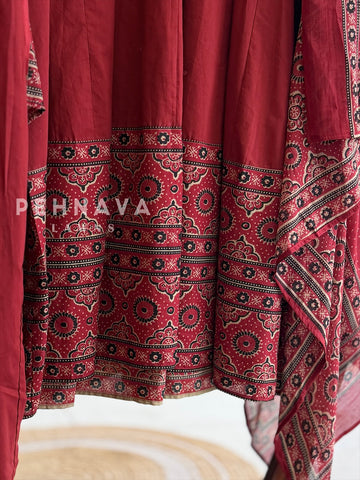 Border Printed Cotton Suit Set