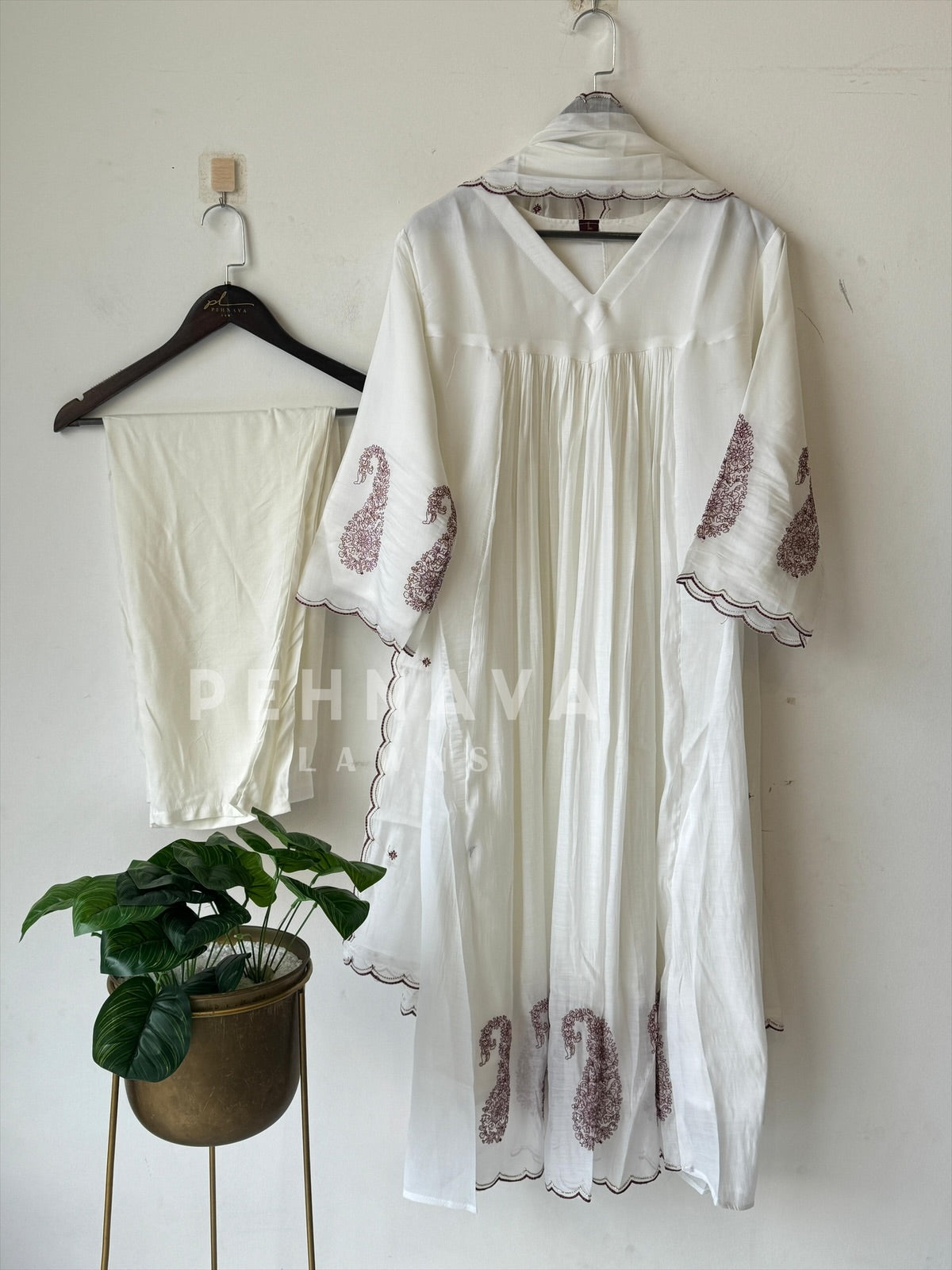 Classic Paisley Chanderi Suit [6-8 Dispatching time] - Pehnava Lawns
