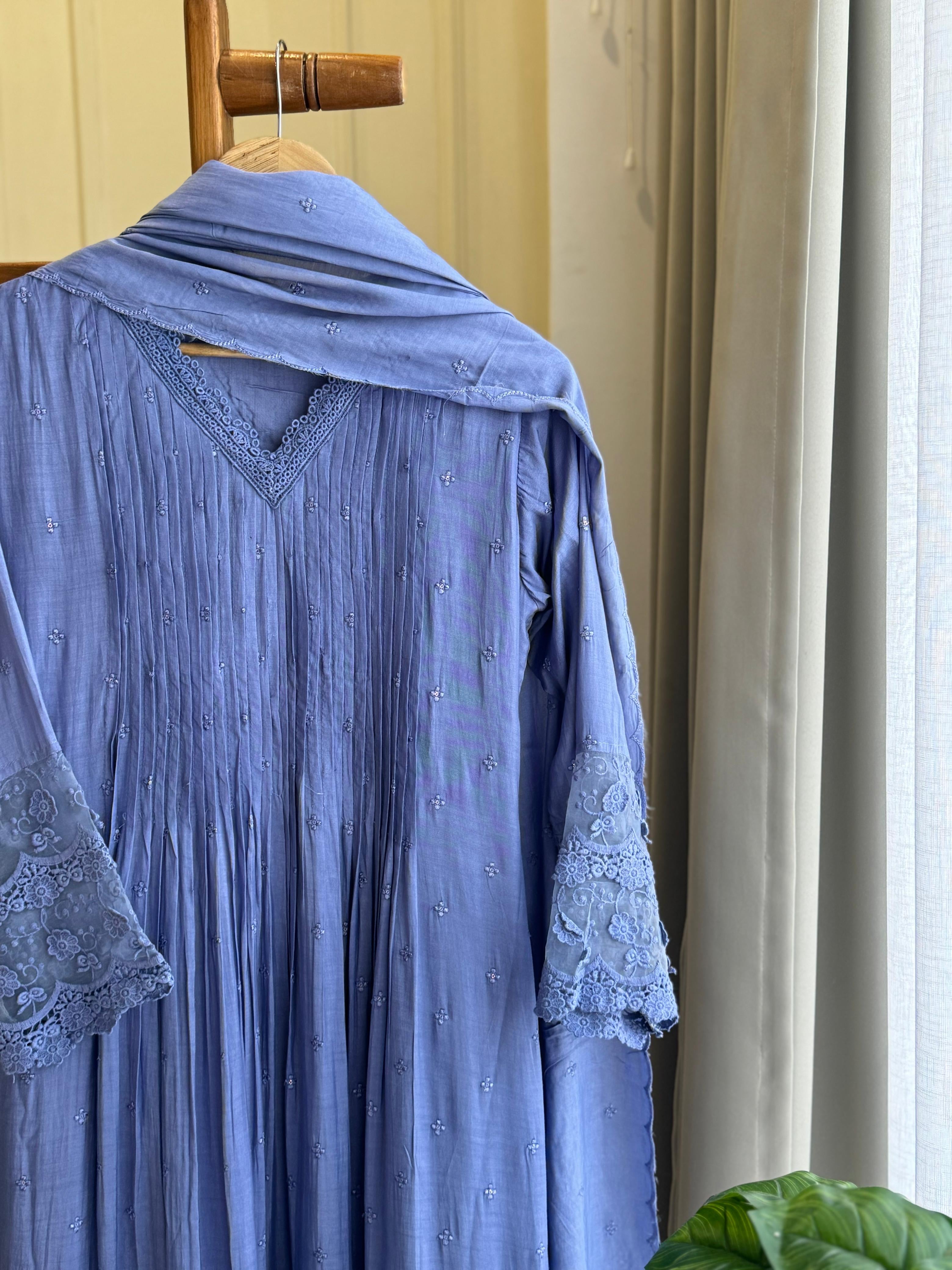 Muslin silk pleated A-line suit