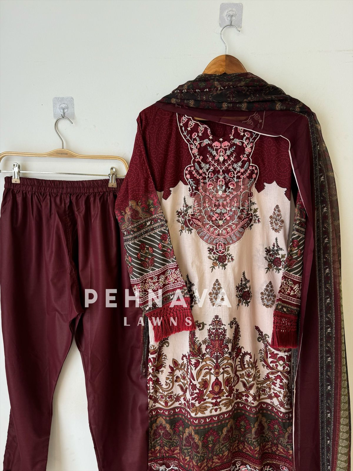 Pretty Lace Detailed Maroon Suit
