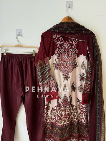 Pretty Lace Detailed Maroon Suit