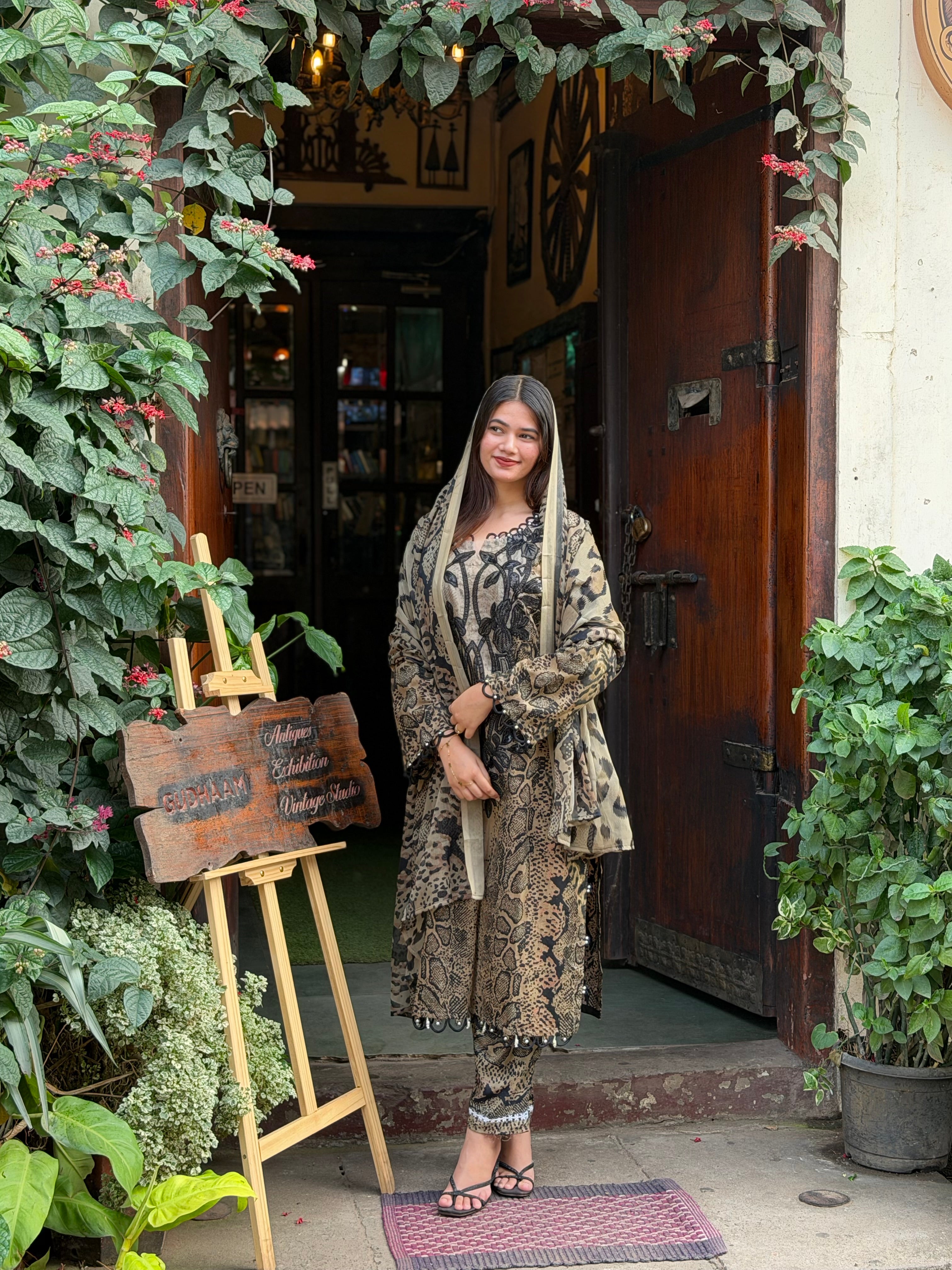 Floral Printed Ethnic Pak-Suit Ft. Chiffon/Cotton Dupatta-224 - Pehnava Lawns