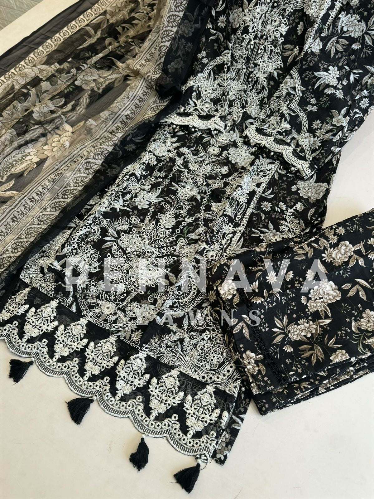 Traditional Embroidery Detailed Suit - Pehnava Lawns