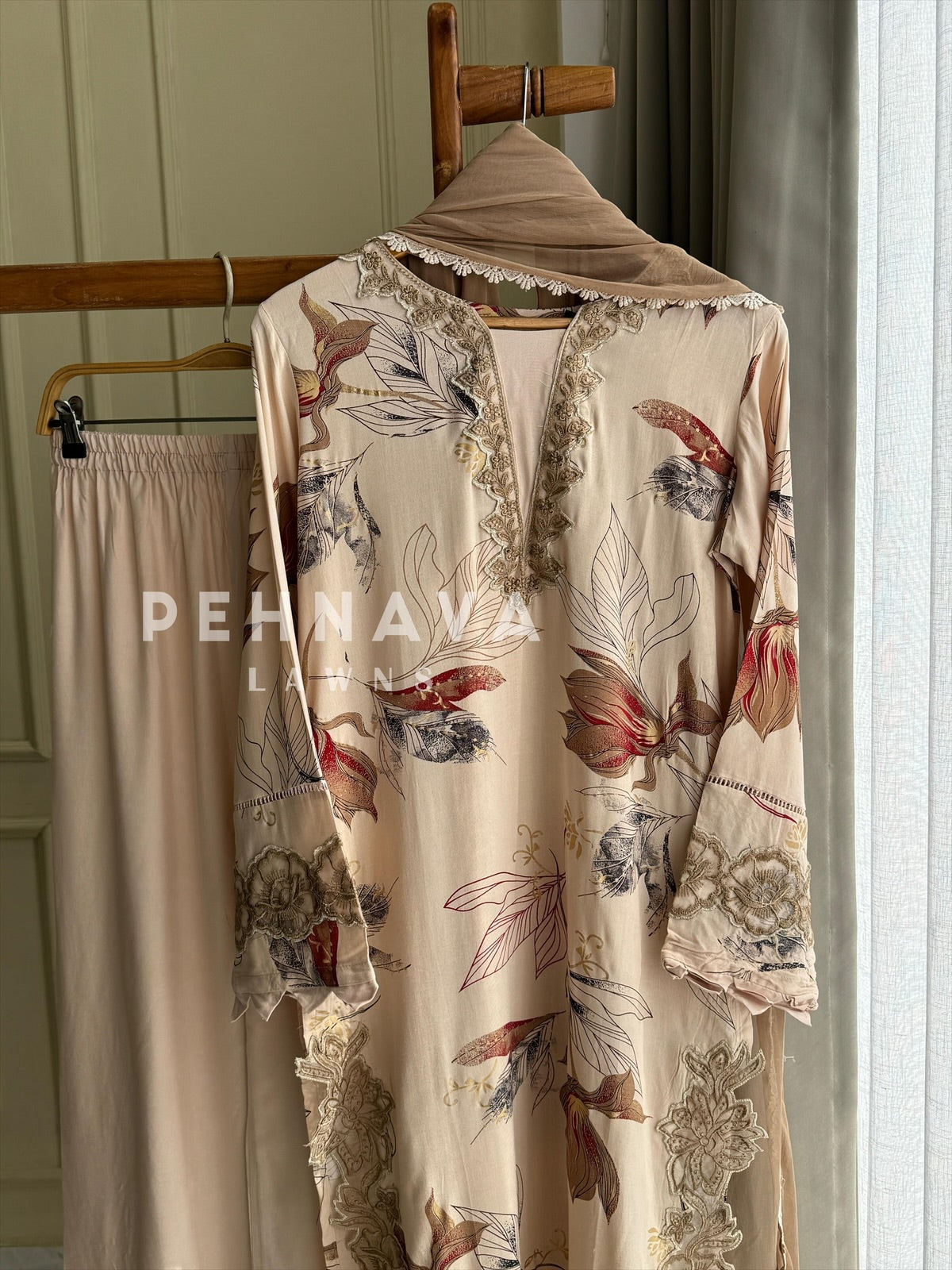 Floral Embroidery Kurtha set - Pehnava Lawns