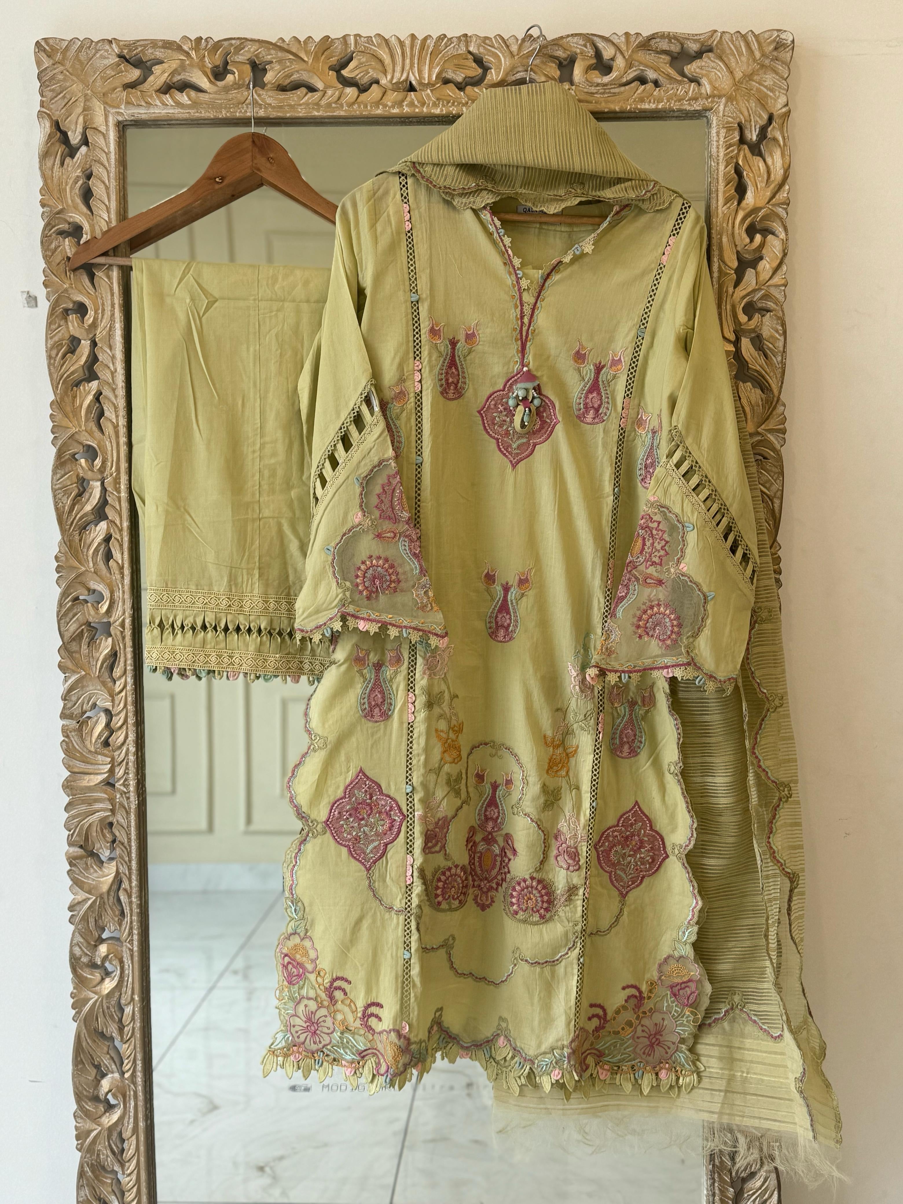 Qalamkar’s Pret Suit-1