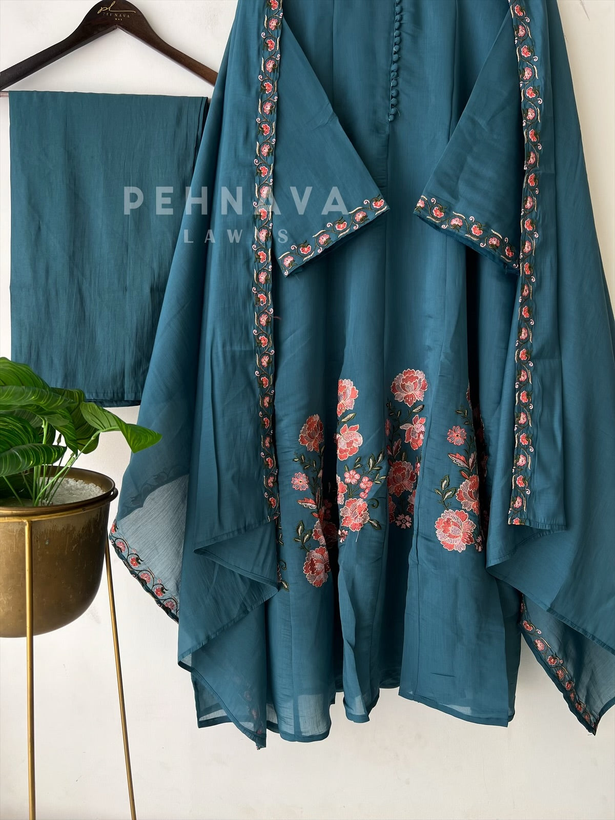 Floral Embroidered Panel Cut Suit-3478 - Pehnava Lawns