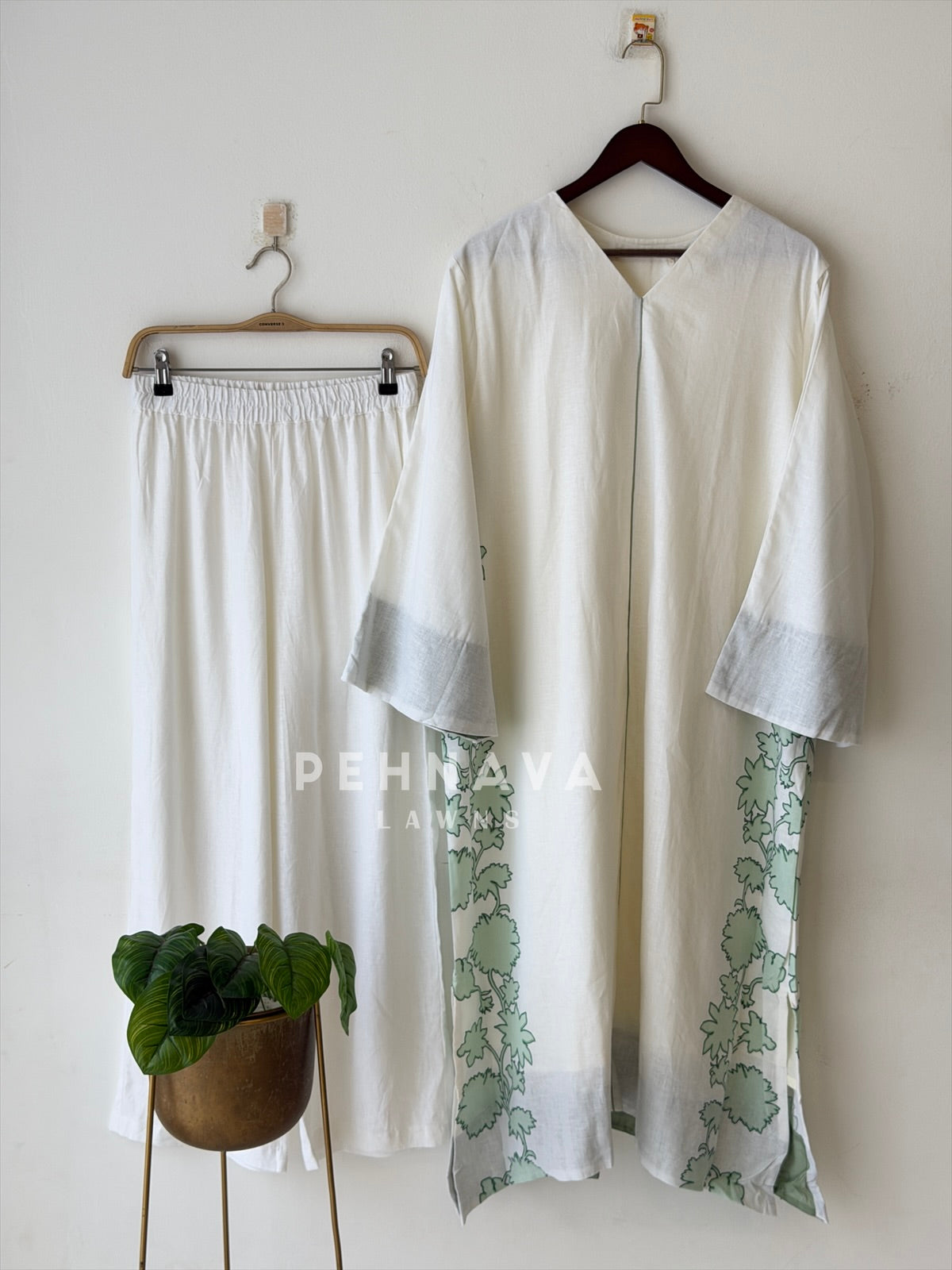 Floral Border Linen Set B255