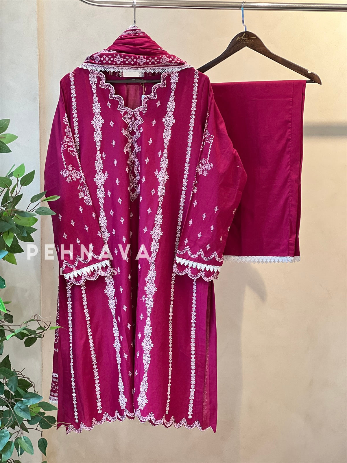 Luxurious trendy pure lawn