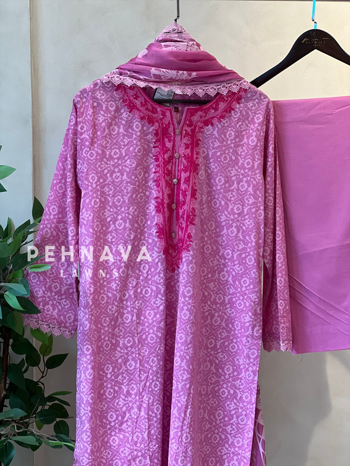 Luxurious trendy pure lawn