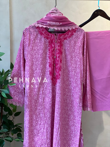 Luxurious trendy pure lawn