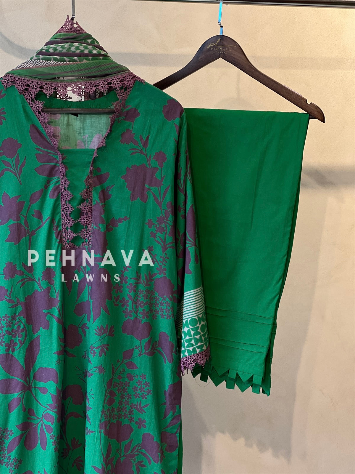 Luxurious trendy pure lawn