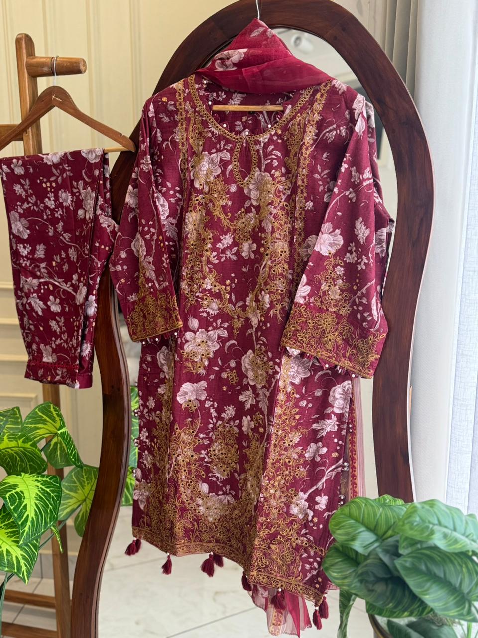 Traditional Embroidery Detailed Suit-6