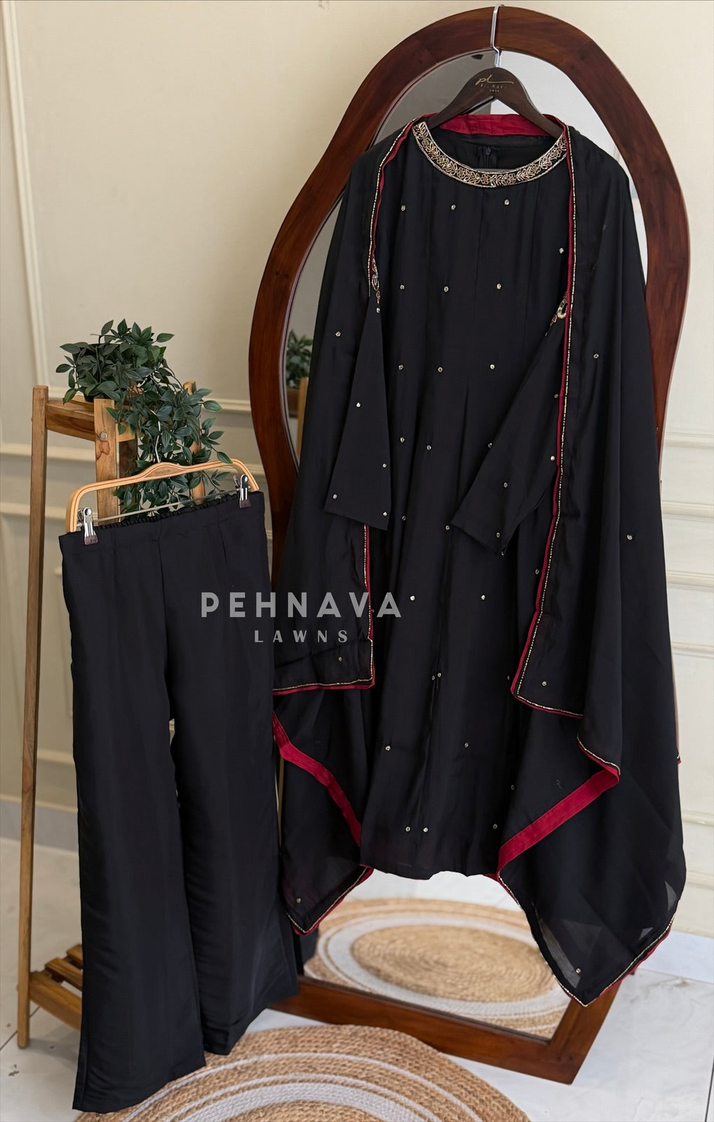 Handworked Neck Suit Set H-311