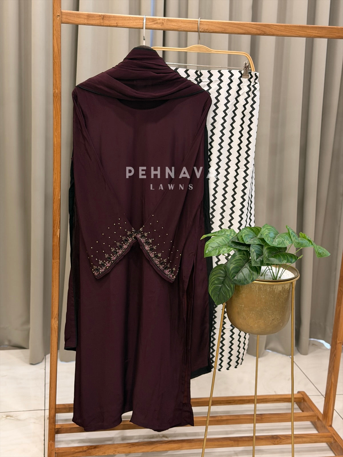 Contrast Border With Dupatta