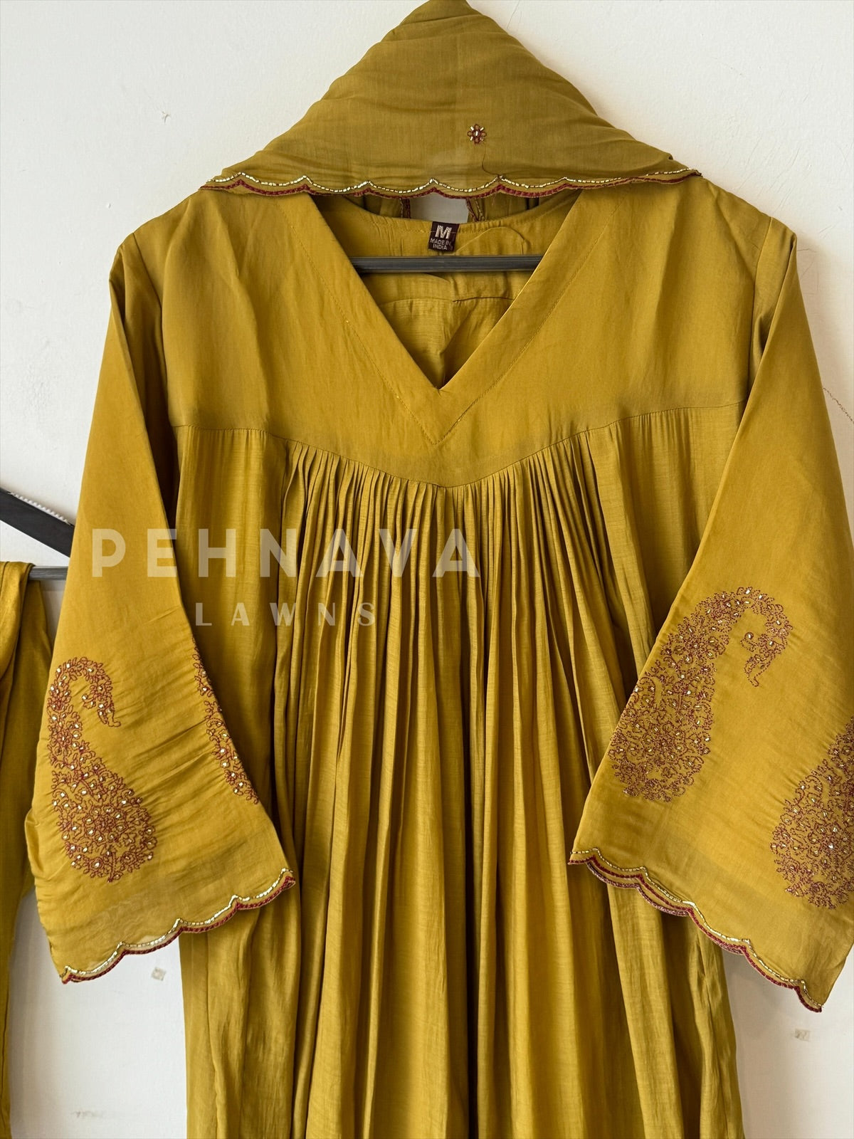 Classic Paisley Chanderi Suit [6-8 Dispatching time] - Pehnava Lawns