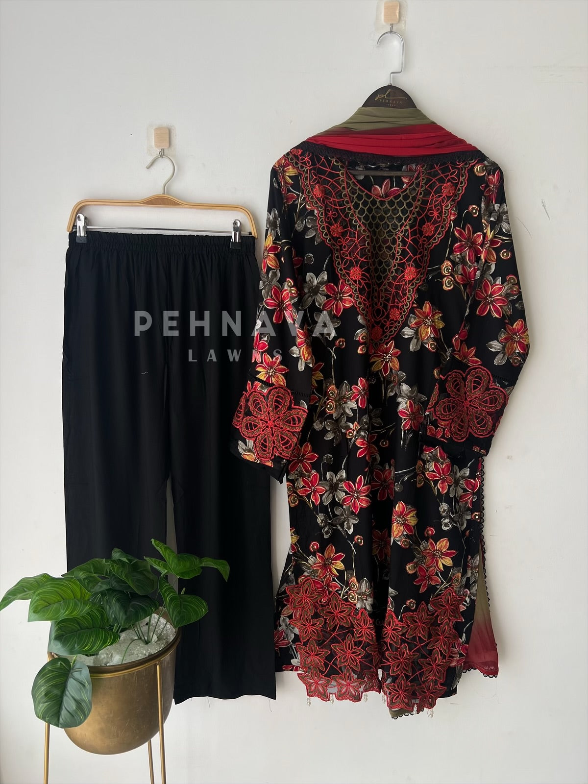 New Floral Embroidery Kurtha Suit Set-LRC 272