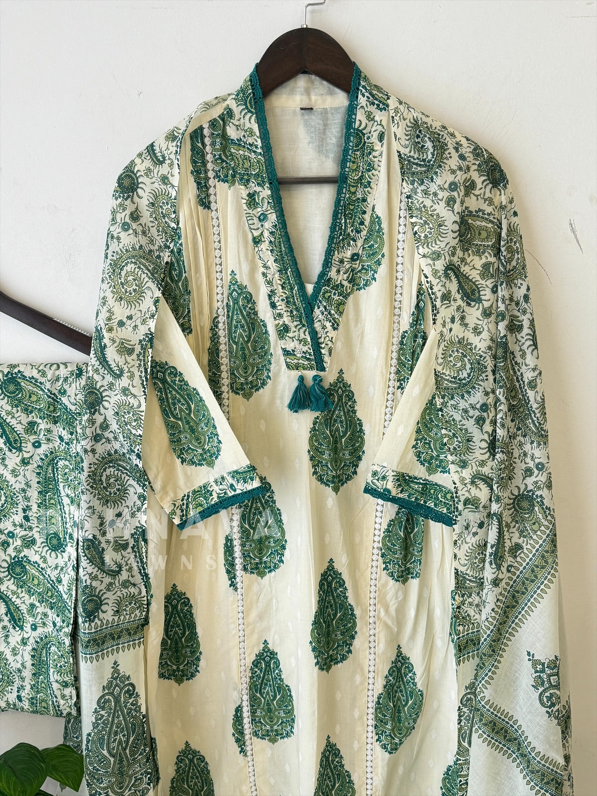 Paisley Pattern Three-Piece Suit Set