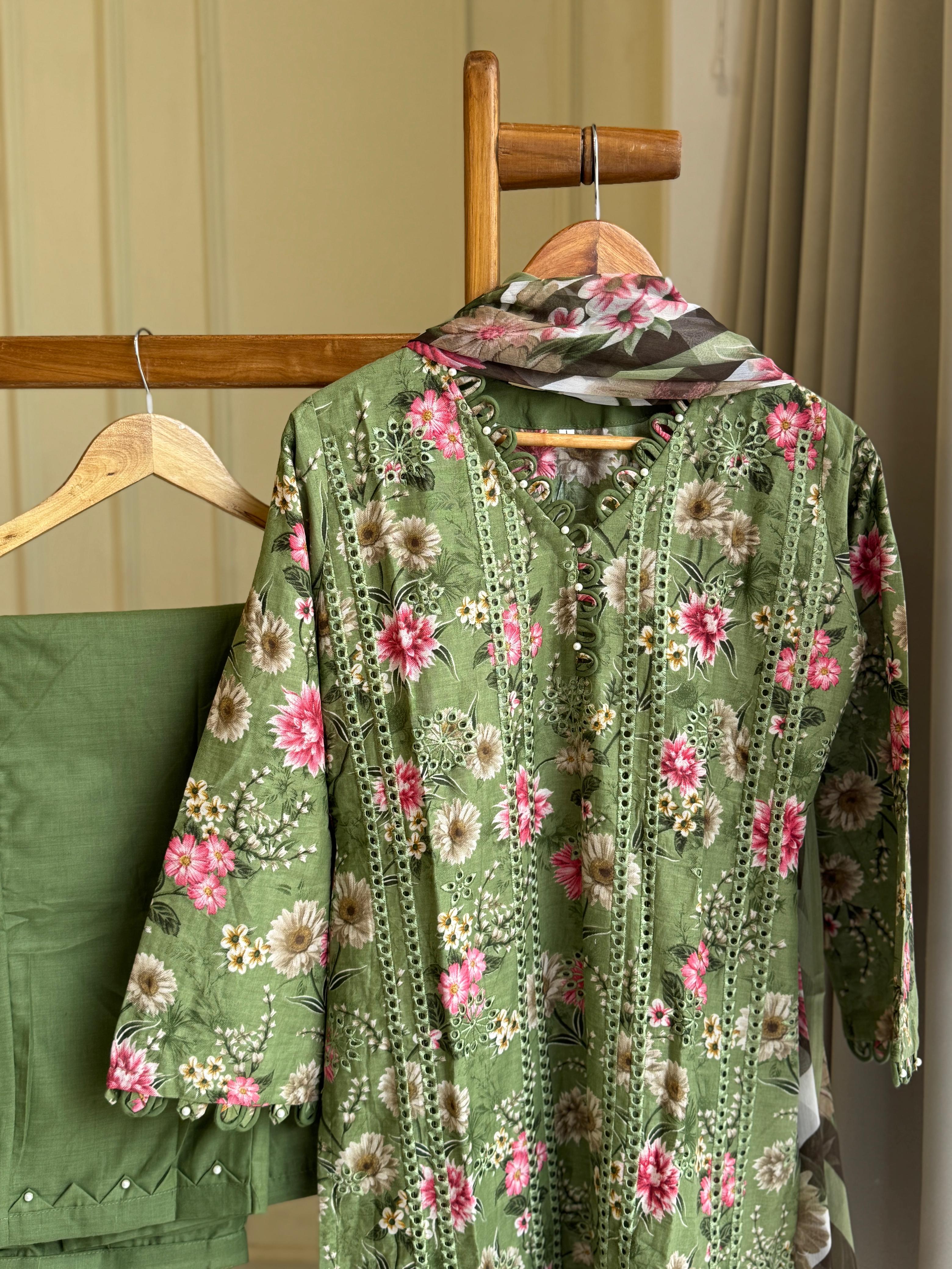 Cotton Suit with lace detailings -0101