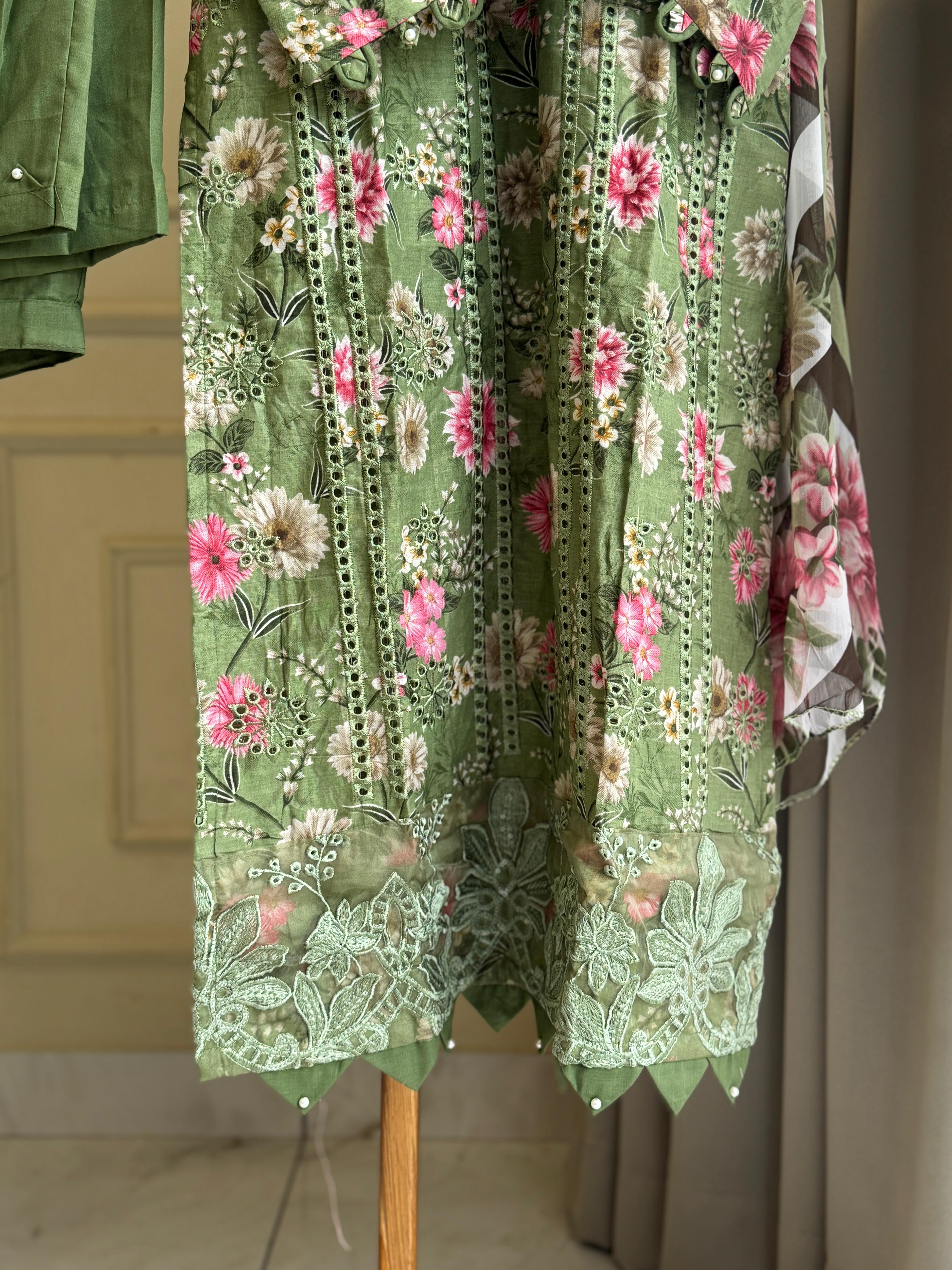 Cotton Suit with lace detailings -0101
