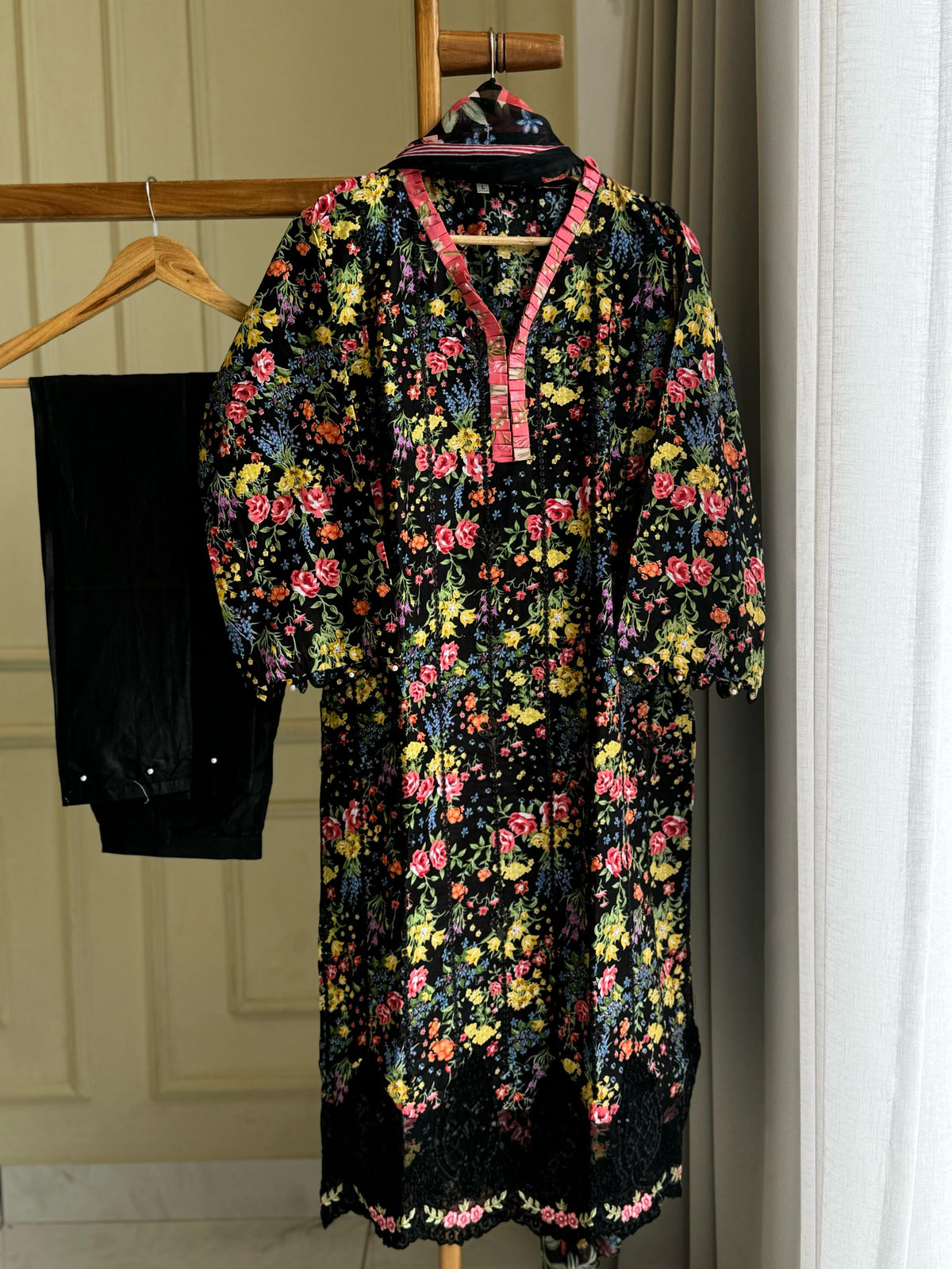 Cotton Suit with lace detailings -0105